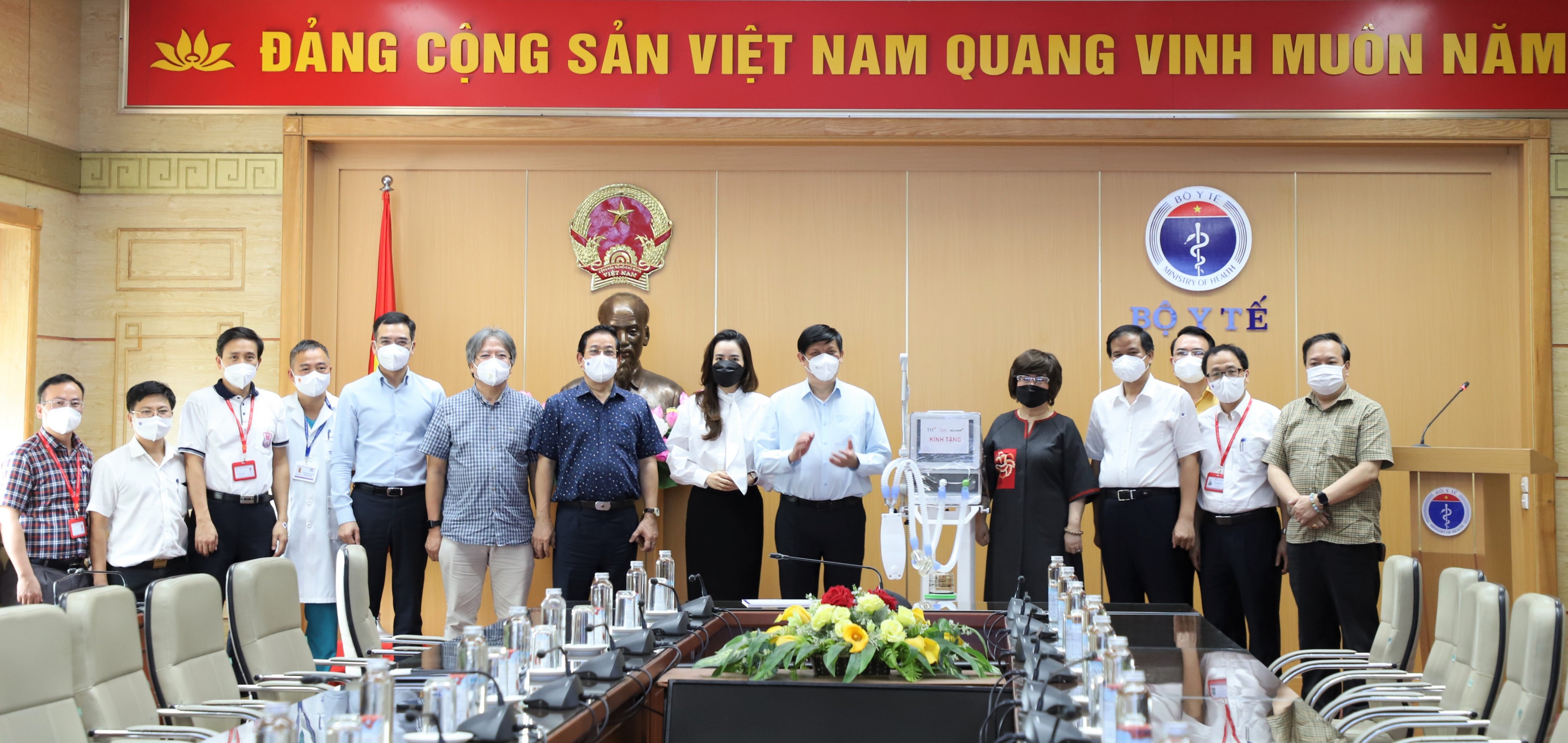 Tập đoàn TH trao tặng 34 máy thở phục vụ hồi sức tích cực bệnh nhân Covid - 19 nặng